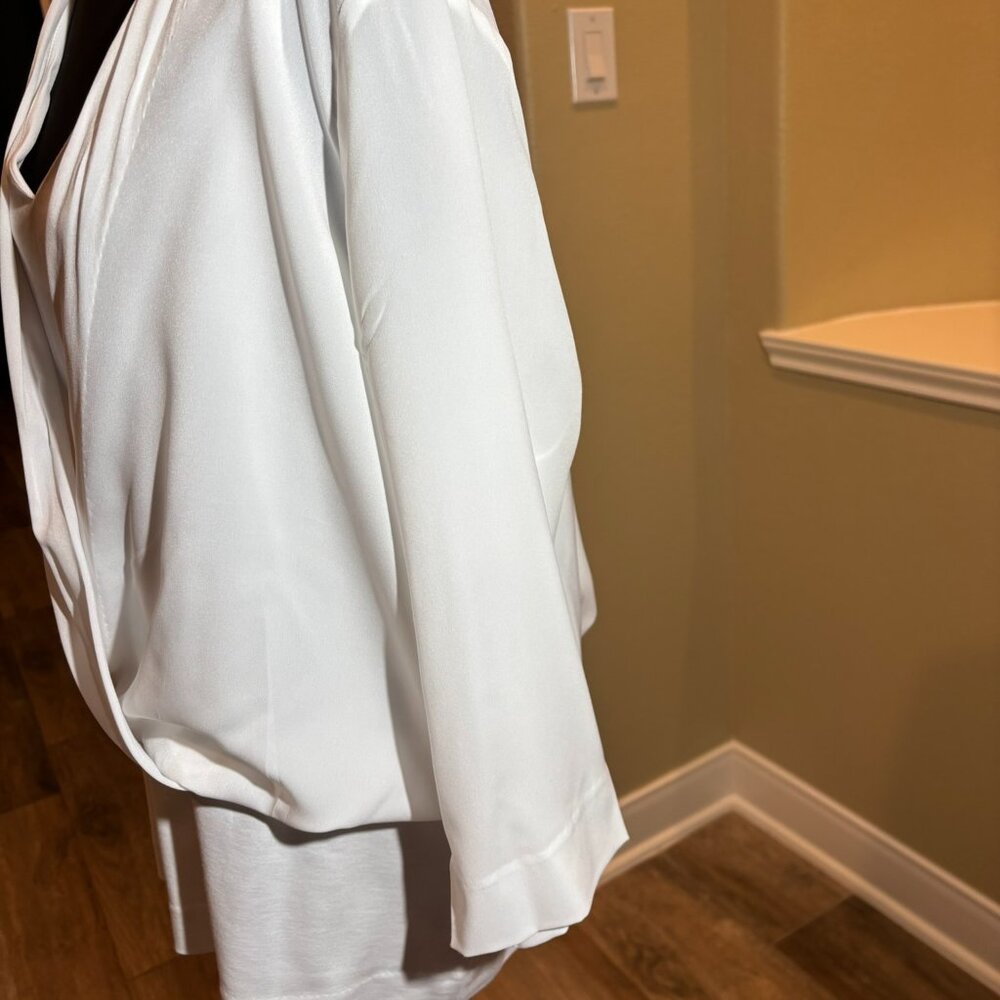 NWOT Cabi White Blouse Long Sleeve V-Neckline Size XL - Picture 6 of 10